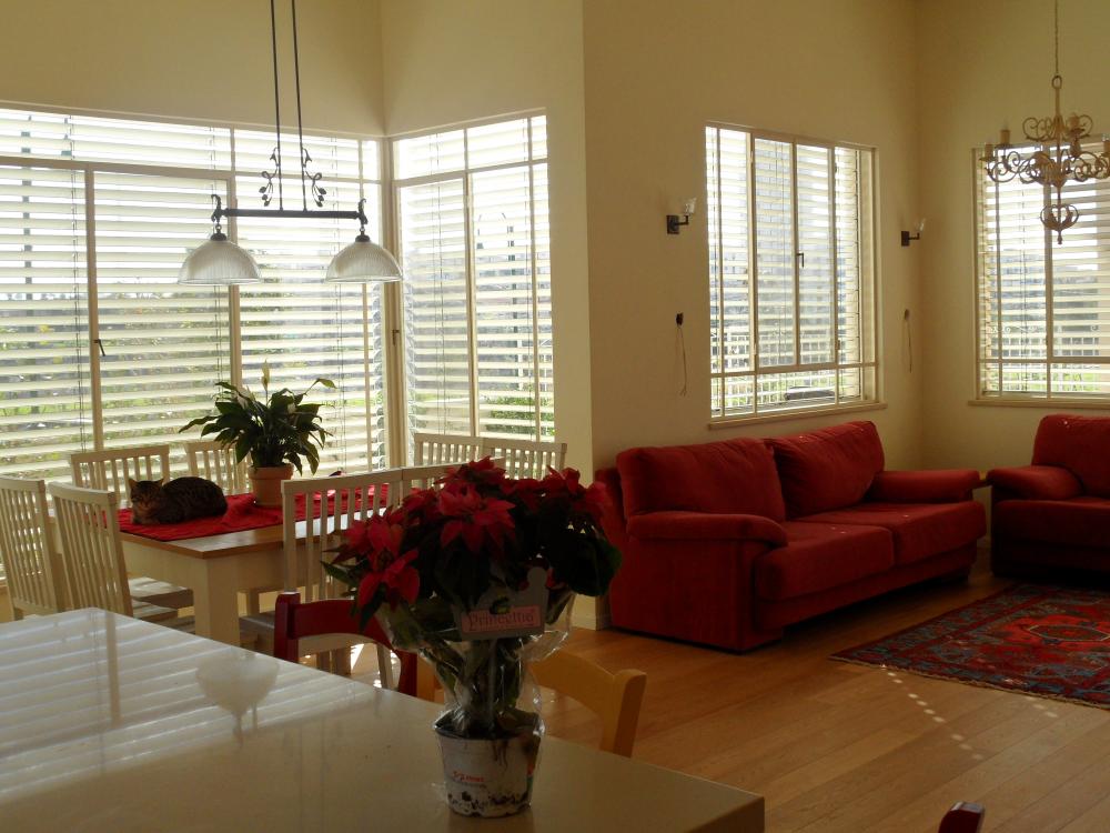 בית בשילת- סלון ופינת אוכל