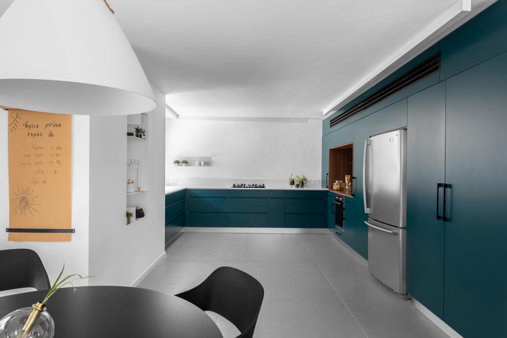 המטבח - צבעוני אך בקו נקי