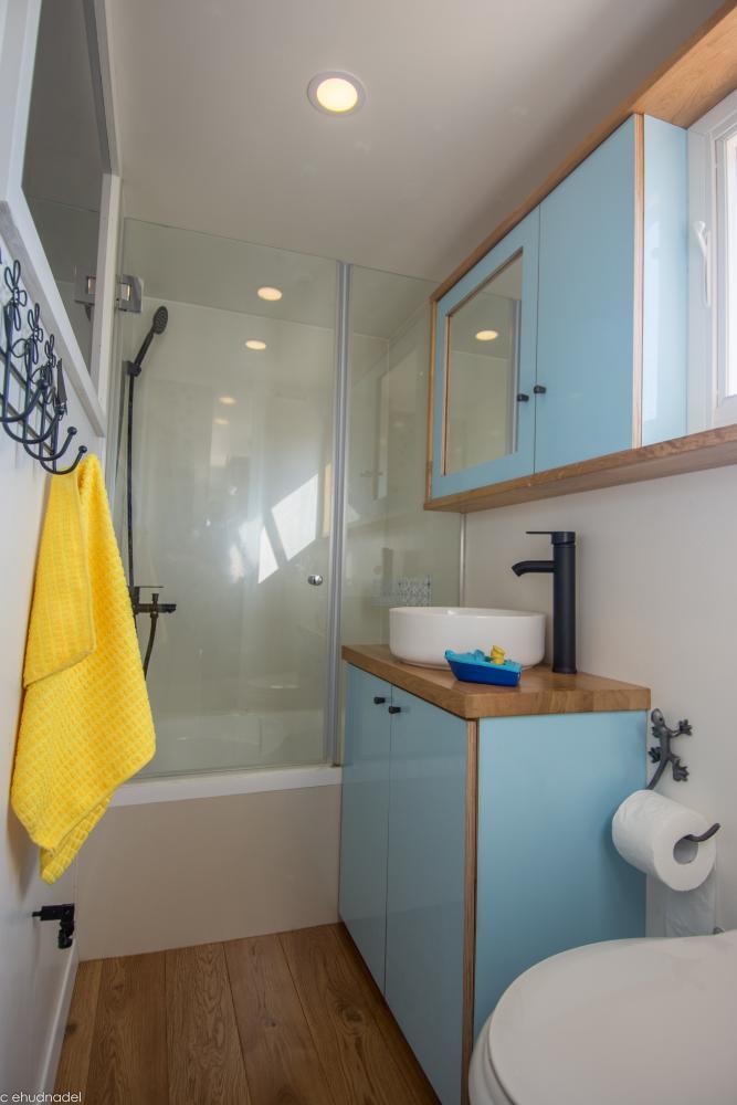 בית המשאית- חדר רחצה